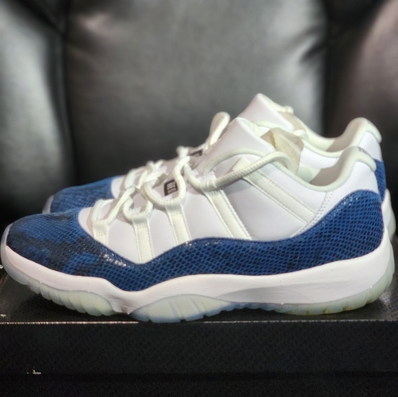 Air Jordan 11 Retro Low LE Size 12 Men - Picture 2 of 7